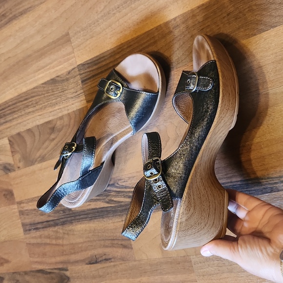 Dansko Joanie Wedge Heeled Mary Jane Sandals Bronze Metallic Leather Size 41 - Picture 2 of 12